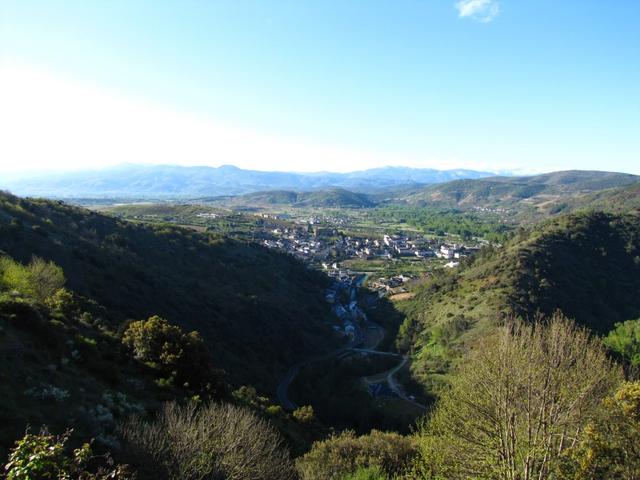 Tiefblick nach Villafranca del Bierzo