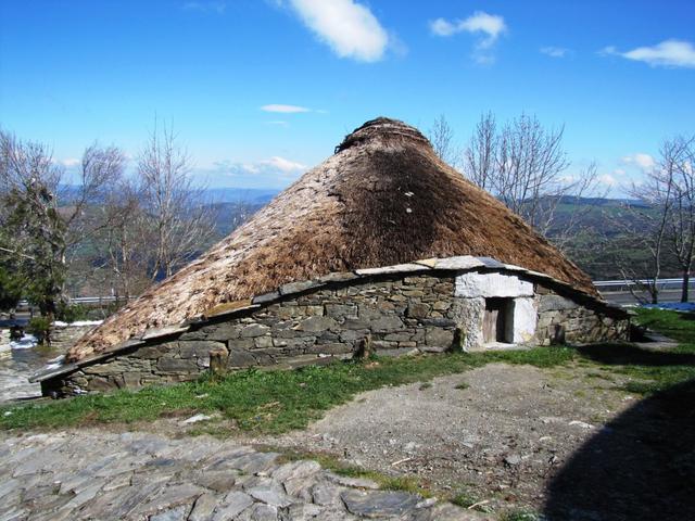 die für die Region typischen Pallozas sind keltischen Ursprungs. Mensch und Tier wohnte früher in solchen Häuser