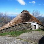 die für die Region typischen Pallozas sind keltischen Ursprungs. Mensch und Tier wohnte früher in solchen Häuser