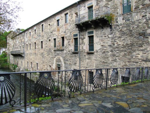 Rundgang um das Kloster von Samos