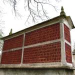 wieder ein hórreo. Meistens tragen sie auf dem Dach Kreuz- oder Fruchtbarkeitssymbole