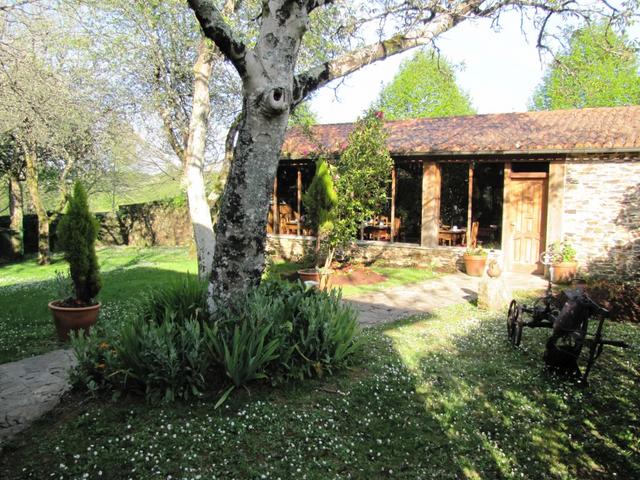 der schöne Garten vom Landgasthaus "Pazo Xan Xordo"