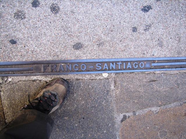 Franco besitzt eine Strasse in Santiago (Rúa do Franco) am Boden ist es vermerkt (wie in Hollywood)