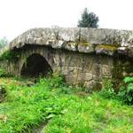eine schöne alte romanische Brücke kurz nach Ventosa
