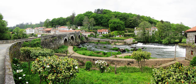 nochmals ein sehr schönes Breitbildfoto von Ponte Maceira