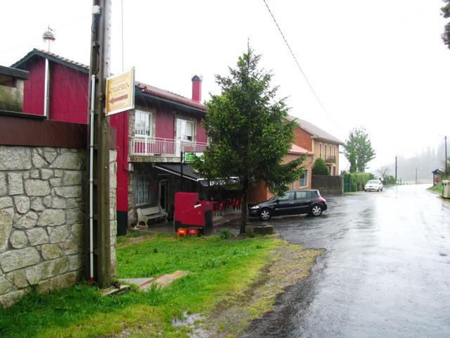 wir haben die Bar - Albergue "ORueiro" in Vilaserío erreicht. Mit dem Taxi, ging es danach wieder nach Santiago zurü