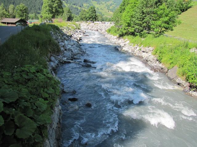 bei der Mättenbergbrücke überqueren wir die schwarze Lütschine