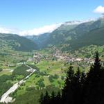 Blick auf Grindelwald und auf die weisse Lütschine