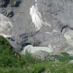 Tiefblick auf das weitgehend eisfrei gewordene Zungenbecken des Unteren Grindelwaldgletschers