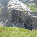 gut ersichtlich die Abrissstelle, wo vor ein paar Jahren grosse Felsmassen auf den Gletscher fielen