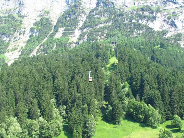 Blick hinauf zur Pfingstegg Seilbahn