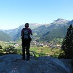 Mäusi bestaunt die Aussicht auf Grindelwald