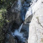 diverse Bäche die das Wasser von der Eigernordwand ins Tal bringt, müssen überquert werden