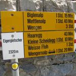Wegweiser bei der Station Eigergletscher 2320 m.ü.M.