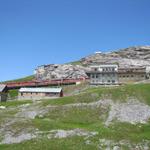 Blick hinauf zur Station Eigergletscher der Jungfraubahn