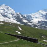 Jungfraubahn mit Mönch und Jungfrau