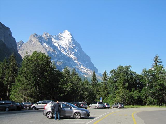 der grosse Parkplatz beim Hotel Wetterhorn