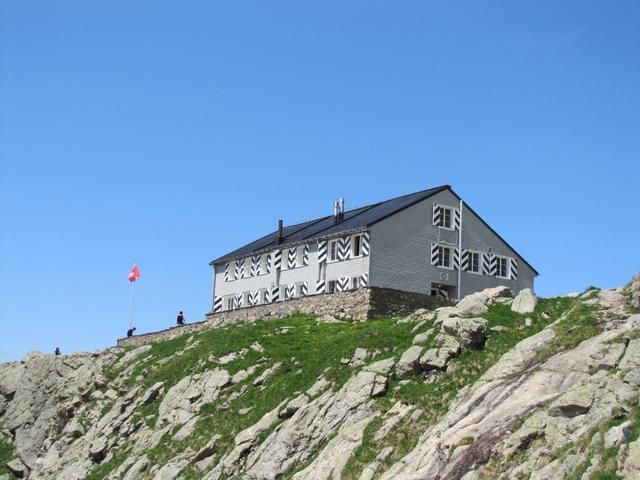 über die steinigen Schafwiesen des Scheenbiel wandern wir weiter Richtung Glecksteinhütte