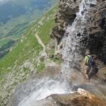 Franco beim unterqueren des Wyssbach. Um eine kalte Dusche, kommt man hier fast nicht vorbei