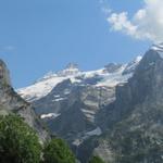 Blick hinauf zum Schreckhorn. Es war eine sehr schöne fordernde Bergwanderung