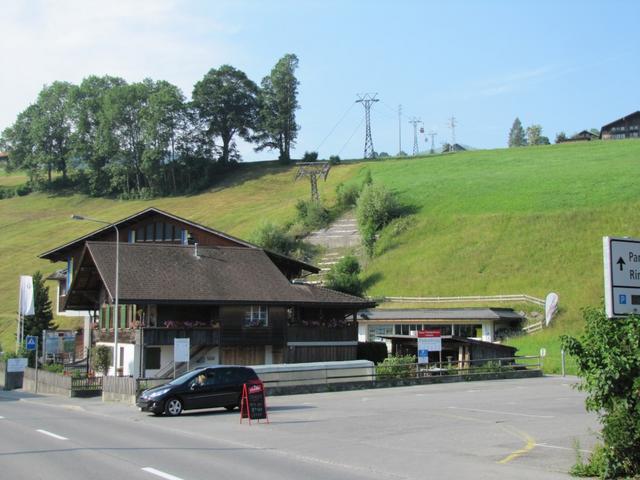 bei der Talstation der Seilbahn Zweisimmen - Rinderberg