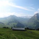 kurz nach Punkt 1939 m.ü.M. auf der Alp Parwenge mit Blick auf Wistätthore, Turbachtal und Giferspritz