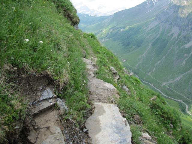 an einigen Stellen ist der Wanderweg schmal