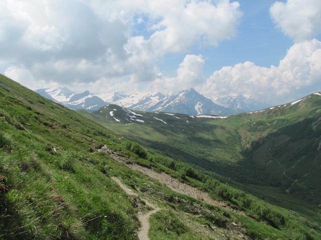 Blick zum Türlipass. Dorthin führt unsere Wanderung