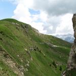 Blick von der Tube aus gesehen auf unserem weiteren Wegverlauf der uns zum Trüttlisbergpass bringen wird