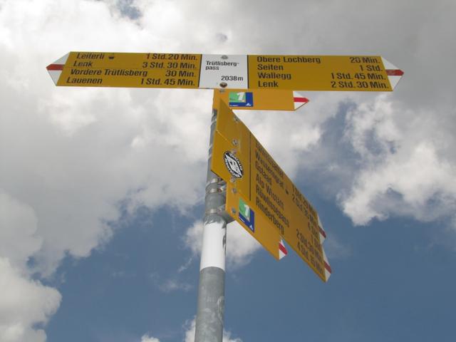 Wegweiser auf dem Trüttlisbergpass 2038 m.ü.M.