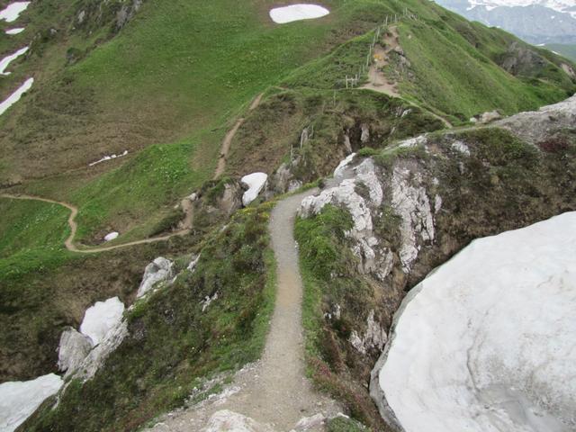 kurz vor dem Stübleni biegt der Wanderweg bei Punkt 2078 m.ü.M. links ab