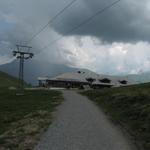 wir haben Betelberg/Leiterli 1943 m.ü.M. erreicht. Es braut sich schön etwas zusammen