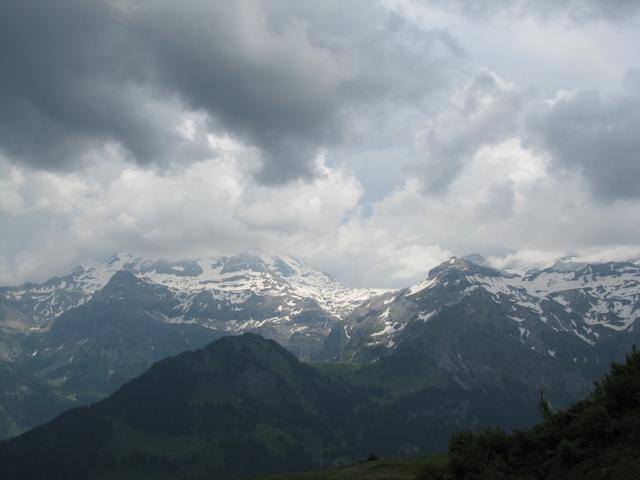 Blick von der Terrasse aus Richtung Wildstrubel und Glacier de la Plaine Morte