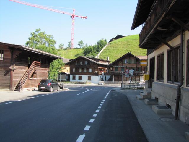 bei der Postautohaltestelle Krambrücke in Gstaad-Wispile 1075 m.ü.M. beginnt unsere Wanderung