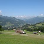 Blick hinunter nach Gstaad