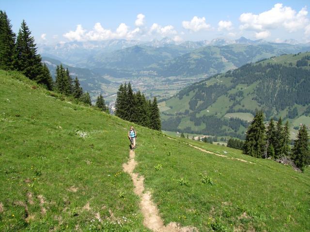 über Alpweiden geht es alles aufwärts bis nach Dürrischilt 1936 m.ü.M.