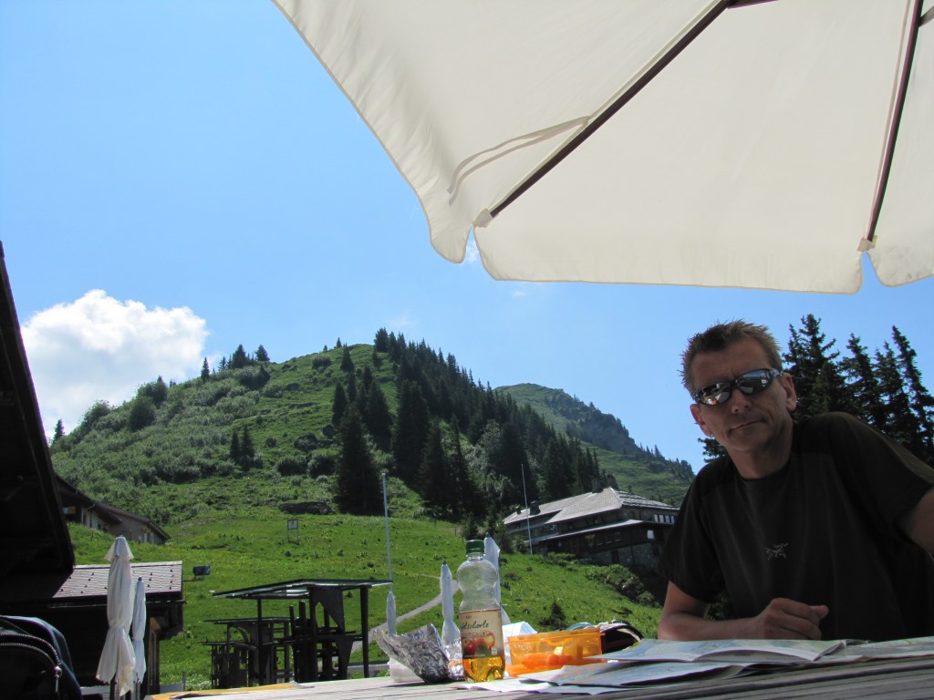 auf der Terrasse geniessen wir eine kleine Pause