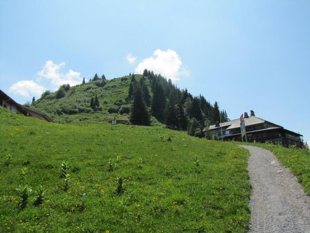 kurz nach dem Berghaus Wasserngrat befindet sich das Clubhaus vom Eagle Ski Club Gstaad. Eintritt nur für Milionäre