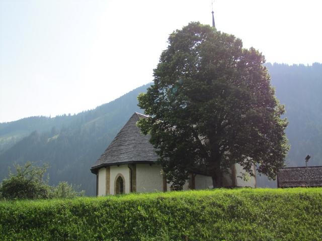 Aussicht vom Balkon auf die Kirche