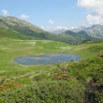 Blick auf den kleinen Bergsee, der sich direkt unterhalb vom Col de Voré befindet