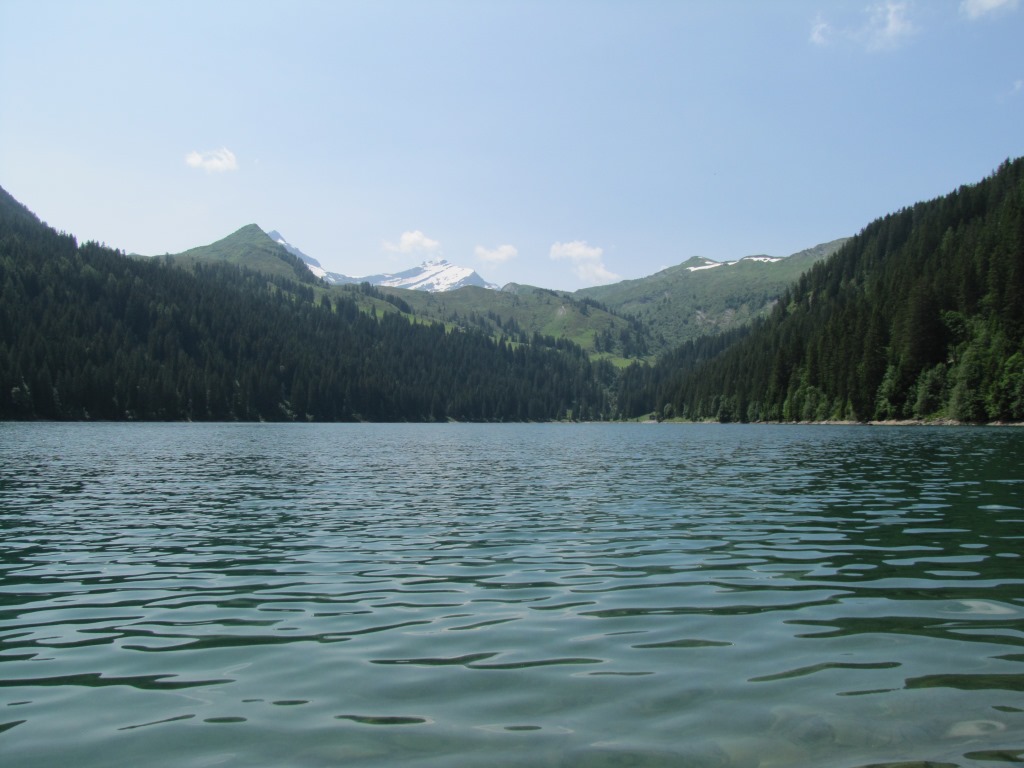 der Arnensee. Im Hintergrund das Les Diablerets Massiv