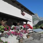 mit dem Postauto von Flims nach Bargis zum Berghaus Bargis gefahren