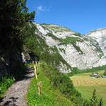 über einen schönen Bergweg, geht es gemütlich aufwärts