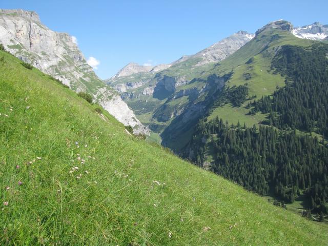 Blick Richtung La Rusna mit dem Bergbach Aua da Mulins