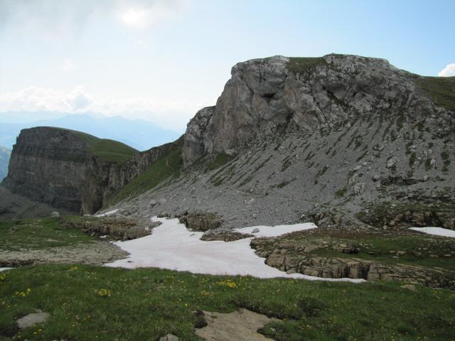 Blick zurück zur Mutta Bella. Gut ersichtlich der Wegweg