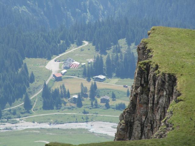 Tiefblick nach Bragis mit seinem Berghaus