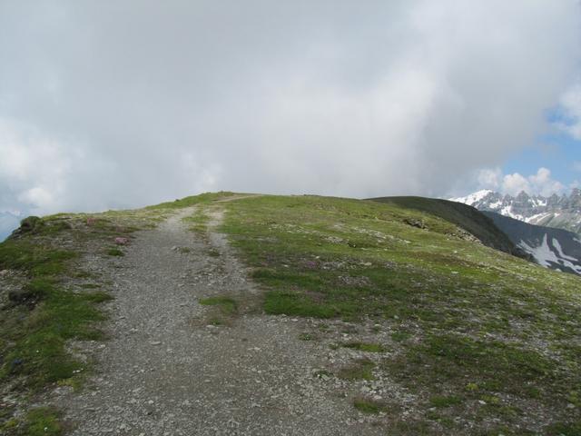 wir haben Punkt 2625 m.ü.M. erreicht. Hier ist der Grat schon fast kein Grat mehr sondern eine breite Fläche