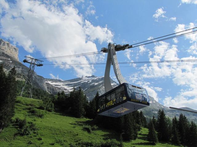 mit der riesigen Luftseilbahn Glacier 3000 starten wir vom Col du Pillon 1546 m.ü.M. unsere Wanderung