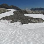 es ist einfacher auf dem Schnee zu laufen anstelle auf diese Kalkfelsen mit seinen Klüften