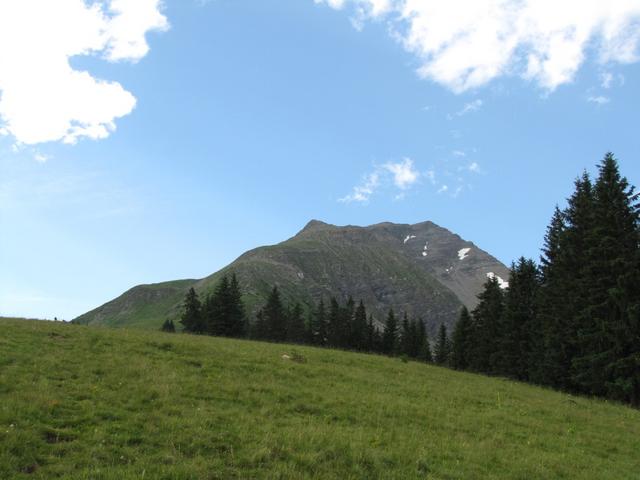 der Giferspitz taucht vor uns auf